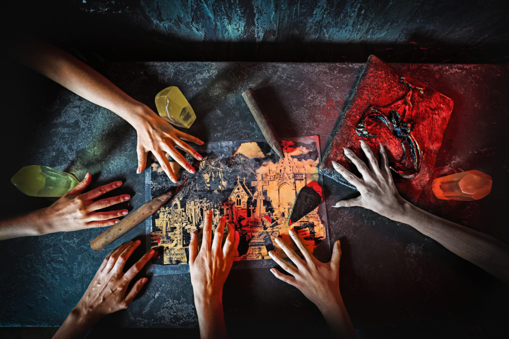 Tür mit Schloss und Schlüsselmotiv als Symbol für Escape Rooms